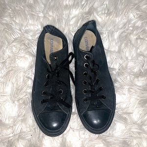 All black women’s converse